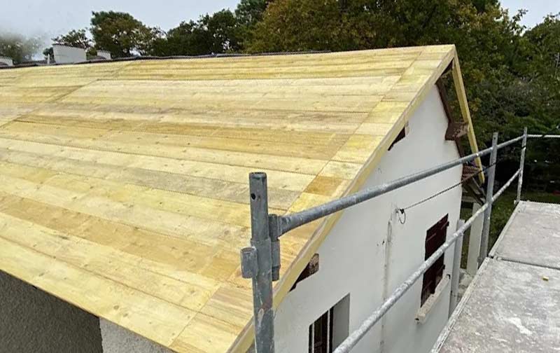 Charpente : Charpente traditionnelle, charpente à fermettes … du massif au lamellé-collé. MEUCHE Couverture : Artisan charpentier en Île-de-France dans le Val-d’Oise 95. 