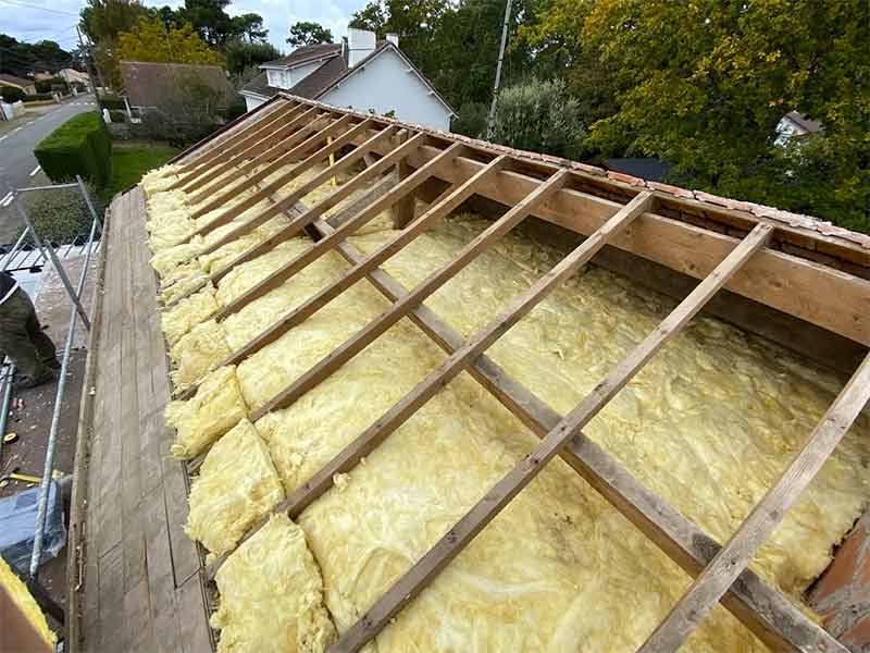 Isolation combles toiture - MEUCHE couverture dans le Val-d’Oise 95. Isolation combles : Combles perdus (isolation par soufflage) - Combles aménageables (isolation des rampants) en Île-de-France