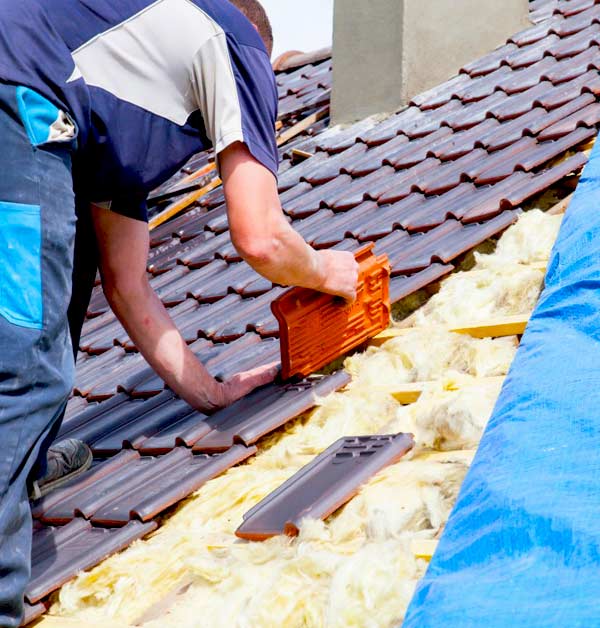 Urgence toiture - MEUCHE Couverture - Artisan couvreur dans le Val-d’Oise 95 : SOS Urgence toiture : dépannage de toiture et mise hors d’eau de votre toit . Intervention urgente en Île-de-France dans le Val-d’Oise 95