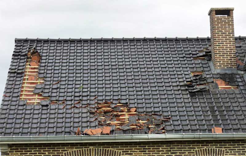 Urgence toiture - MEUCHE Couverture - Artisan couvreur dans le Val-d’Oise 95 : SOS Urgence toiture : dépannage de toiture et mise hors d’eau de votre toit . Intervention urgente en Île-de-France dans le Val-d’Oise 95