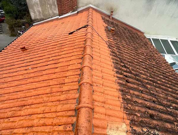 Nettoyage toiture - MEUCHE Couverture - Artisan Couvreur en Île-de-France dans le Val-d’Oise 95. Nettoyage toiture et protection anti-mousse démoussage toit. Revêtement peinture hydrofuge coloré toiture 