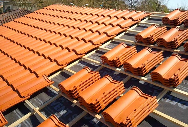 Pose de toiture neuve : MEUCHE couverture : artisan couvreur, vous garantit des travaux de couverture de qualité en Île-de-France dans le Val-d’Oise 95